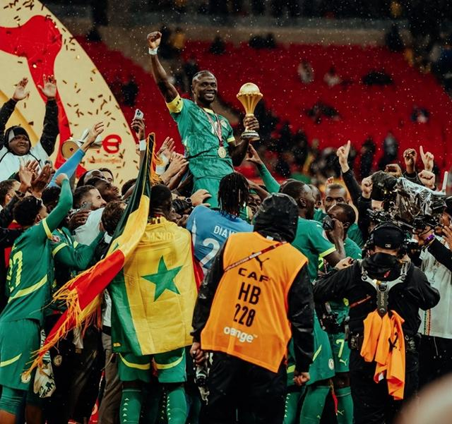 开云登录入口地址-非洲杯夺冠！总统宣布：球员12万美元+1500平米土地 全国放假|塞内加尔|达喀尔|奖金|马内|帕佩_新浪体育_新浪新闻